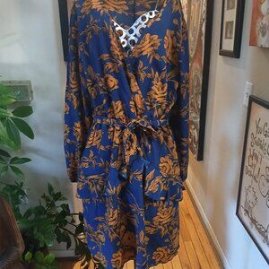 Excellent Rich Contrast Colors! Beautiful Long Sleeved Dress